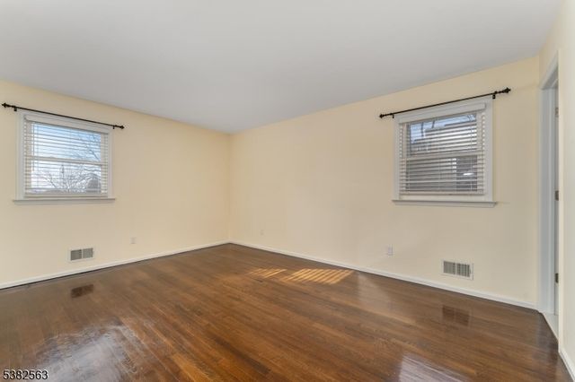 7 Hoffman Rd, High Bridge Boro, NJ 08829