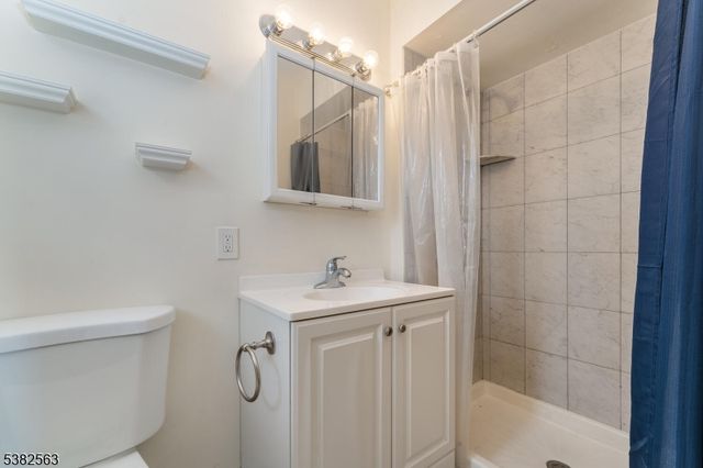 7 Hoffman Rd, High Bridge Boro, NJ 08829