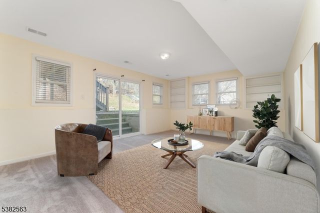 7 Hoffman Rd, High Bridge Boro, NJ 08829