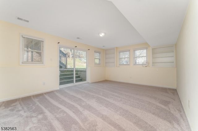 7 Hoffman Rd, High Bridge Boro, NJ 08829