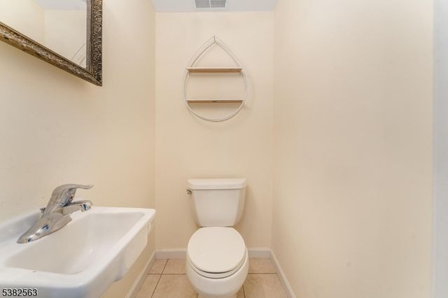 7 Hoffman Rd, High Bridge Boro, NJ 08829