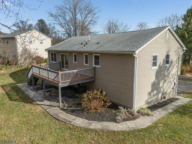 7 Hoffman Rd, High Bridge Boro, NJ 08829