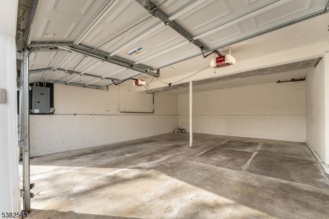 7 Hoffman Rd, High Bridge Boro, NJ 08829