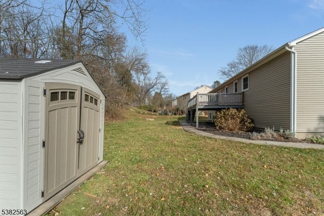 7 Hoffman Rd, High Bridge Boro, NJ 08829