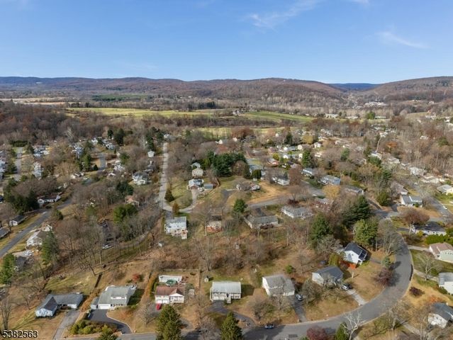 7 Hoffman Rd, High Bridge Boro, NJ 08829