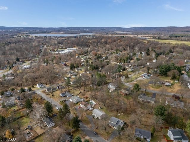 7 Hoffman Rd, High Bridge Boro, NJ 08829