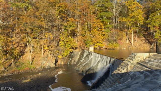 7 Hoffman Rd, High Bridge Boro, NJ 08829