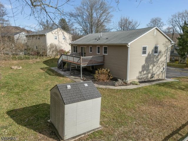 7 Hoffman Rd, High Bridge Boro, NJ 08829