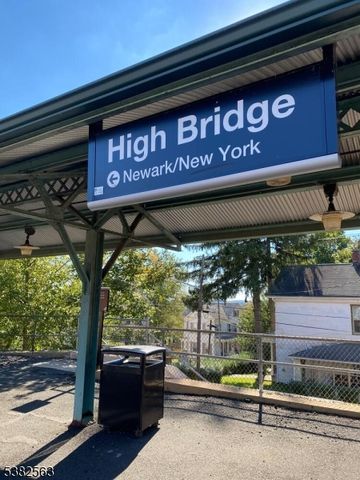 7 Hoffman Rd, High Bridge Boro, NJ 08829