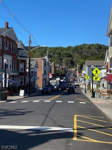 7 Hoffman Rd, High Bridge Boro, NJ 08829