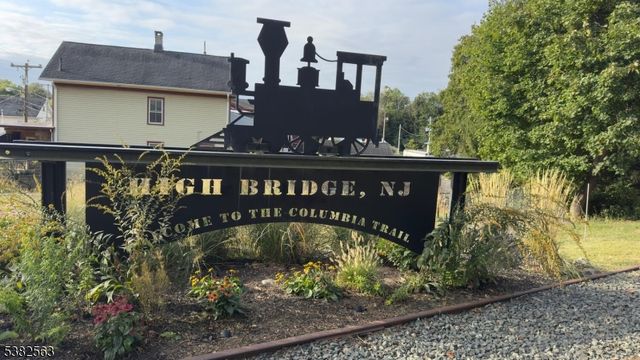 7 Hoffman Rd, High Bridge Boro, NJ 08829