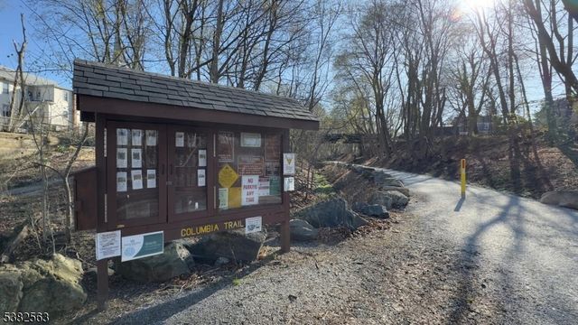 7 Hoffman Rd, High Bridge Boro, NJ 08829