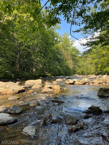 7 Hoffman Rd, High Bridge Boro, NJ 08829