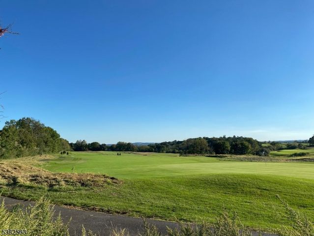 7 Hoffman Rd, High Bridge Boro, NJ 08829