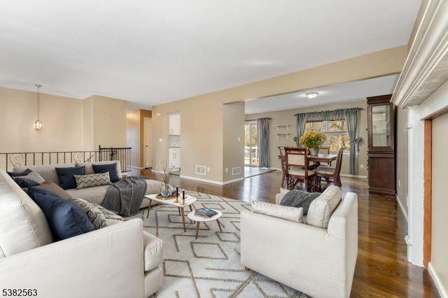 7 Hoffman Rd, High Bridge Boro, NJ 08829