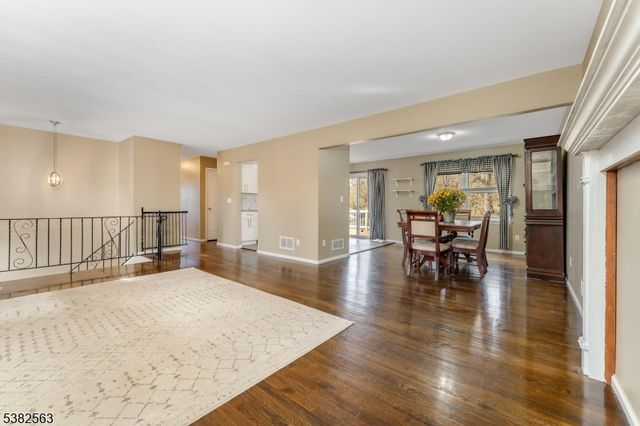 7 Hoffman Rd, High Bridge Boro, NJ 08829