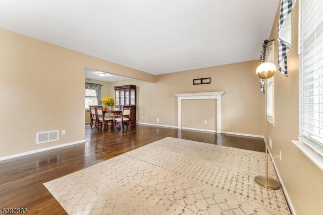 7 Hoffman Rd, High Bridge Boro, NJ 08829