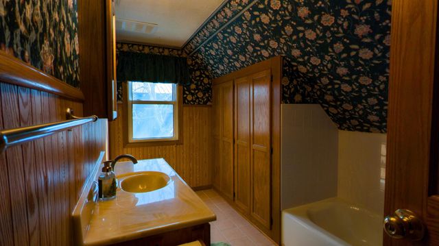 700 38th Ave NE, Austin, MN 55912