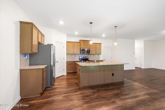 8102 Gateway Run Rd, Louisville, KY 40229