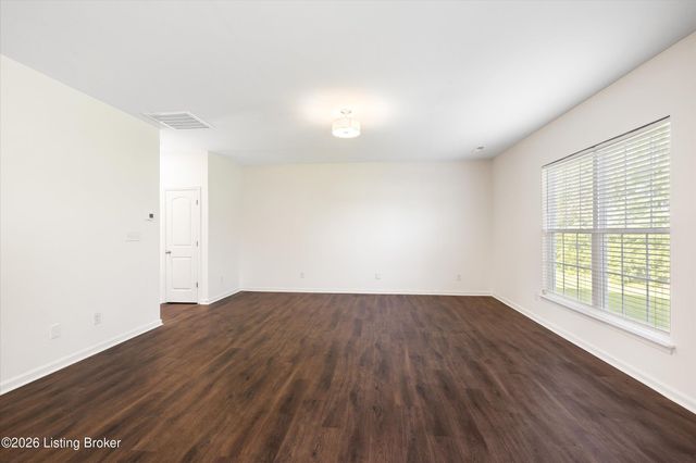8102 Gateway Run Rd, Louisville, KY 40229