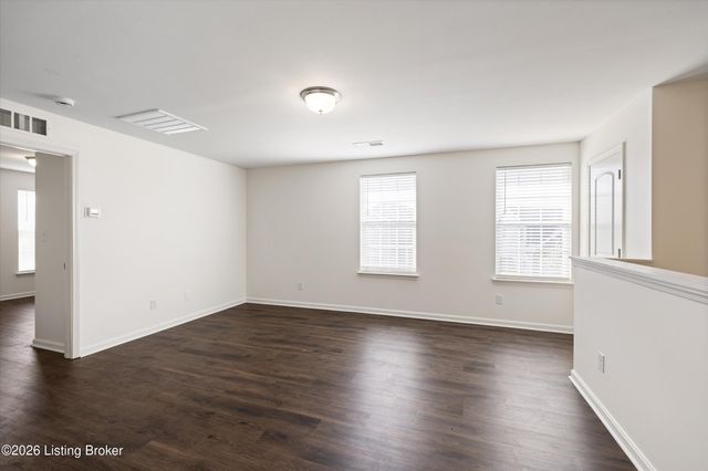 8102 Gateway Run Rd, Louisville, KY 40229