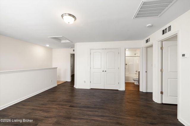 8102 Gateway Run Rd, Louisville, KY 40229