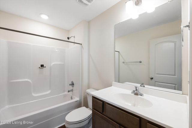 8102 Gateway Run Rd, Louisville, KY 40229