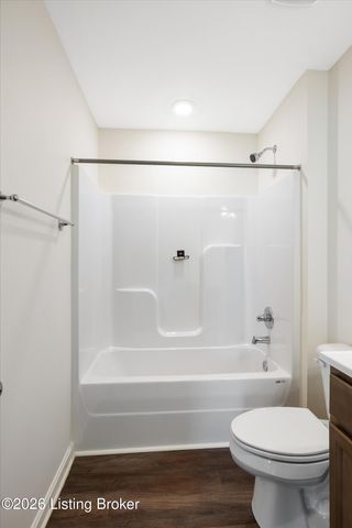 8102 Gateway Run Rd, Louisville, KY 40229