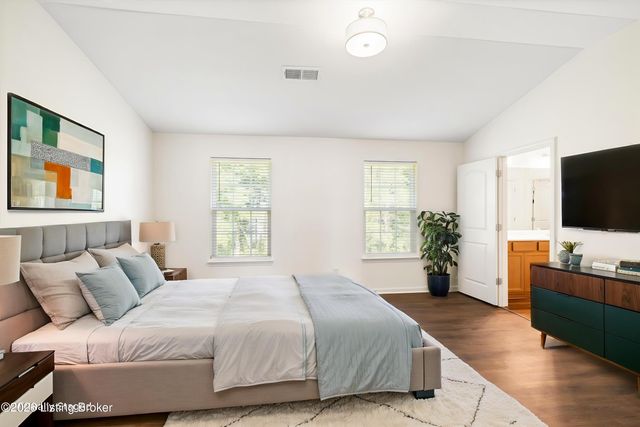 8102 Gateway Run Rd, Louisville, KY 40229