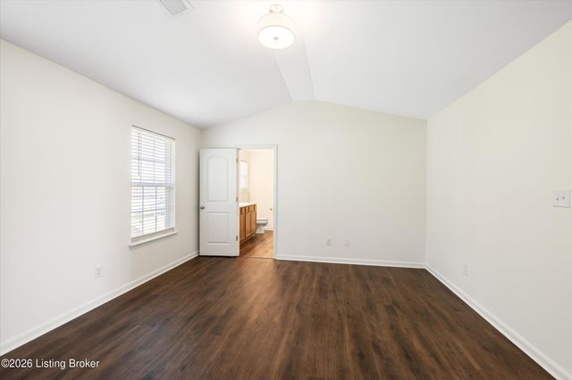 8102 Gateway Run Rd, Louisville, KY 40229