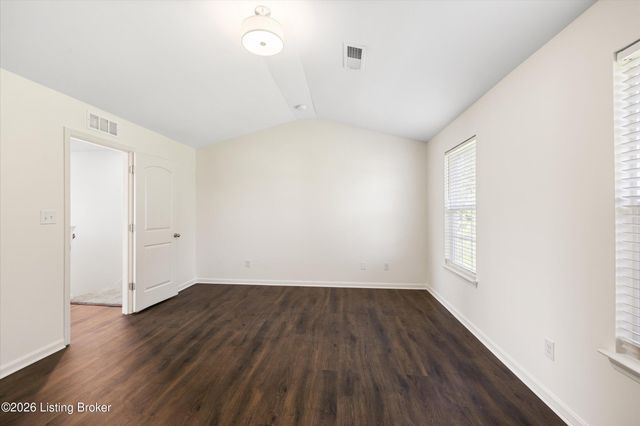 8102 Gateway Run Rd, Louisville, KY 40229