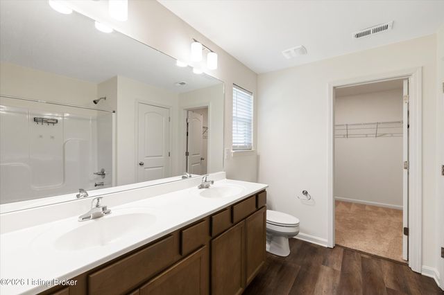 8102 Gateway Run Rd, Louisville, KY 40229