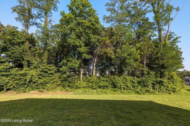 8102 Gateway Run Rd, Louisville, KY 40229