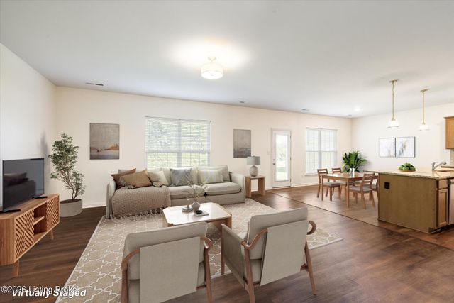 8102 Gateway Run Rd, Louisville, KY 40229