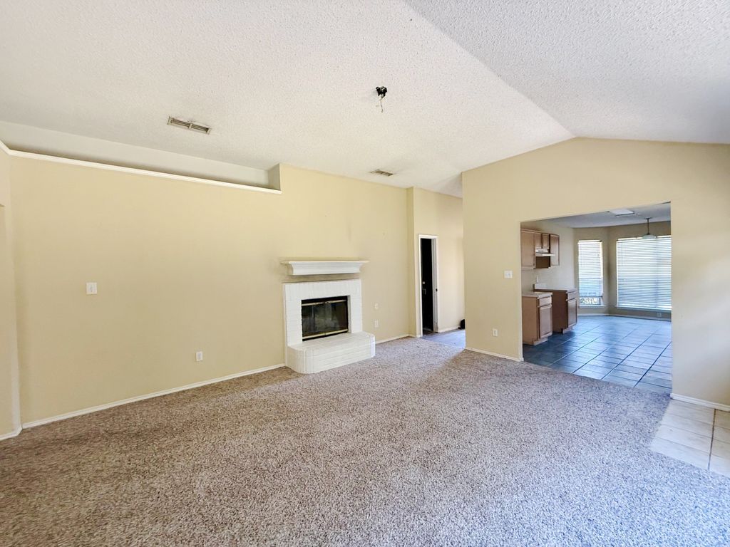 326 King Arthur Drive, Weatherford, TX 76086 — photo 2