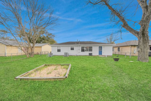 4609 Ray Street, Pearland, TX 77581