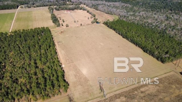 25 County Road 48, Robertsdale, AL 36567
