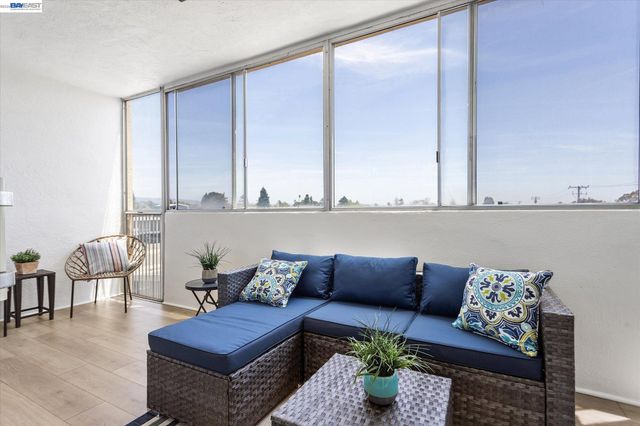2137 Otis Drive 302, Alameda, CA 94501