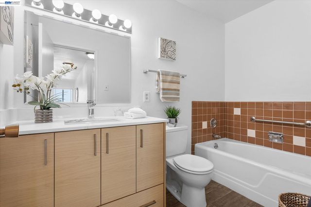 2137 Otis Drive 302, Alameda, CA 94501