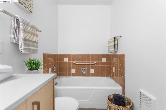 2137 Otis Drive 302, Alameda, CA 94501