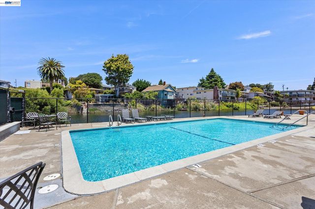 2137 Otis Drive 302, Alameda, CA 94501