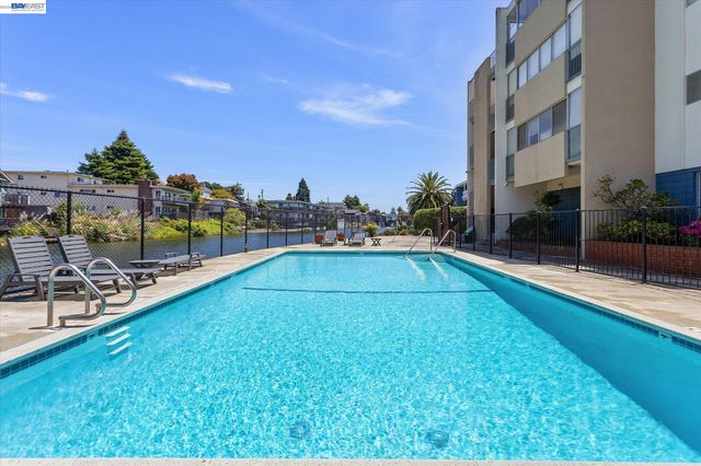 2137 Otis Drive 302, Alameda, CA 94501