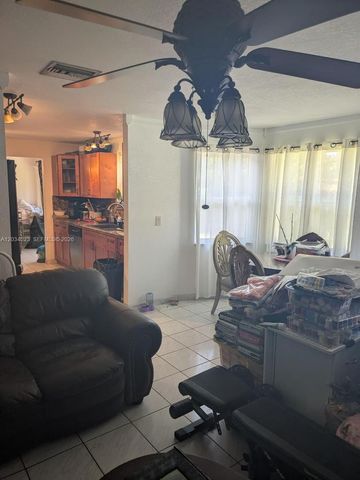 950 SW 95th Terrace, Pembroke Pines, FL 33025