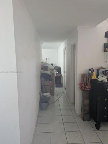 950 SW 95th Terrace, Pembroke Pines, FL 33025