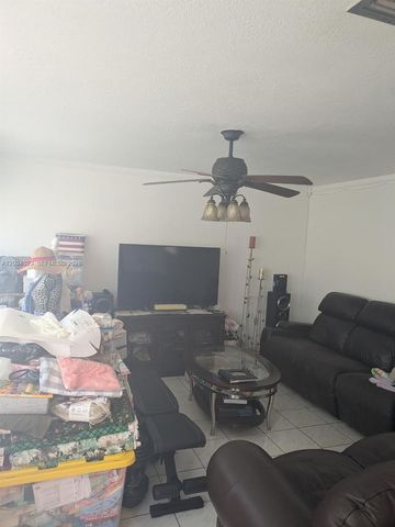 950 SW 95th Terrace, Pembroke Pines, FL 33025