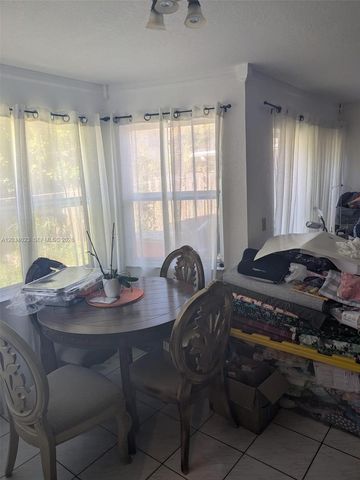 950 SW 95th Terrace, Pembroke Pines, FL 33025