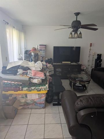 950 SW 95th Terrace, Pembroke Pines, FL 33025