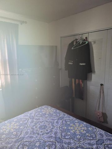 950 SW 95th Terrace, Pembroke Pines, FL 33025