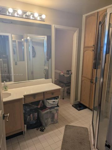 950 SW 95th Terrace, Pembroke Pines, FL 33025