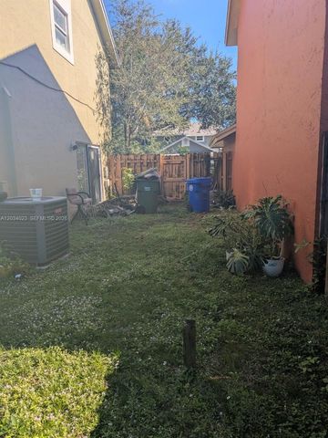950 SW 95th Terrace, Pembroke Pines, FL 33025
